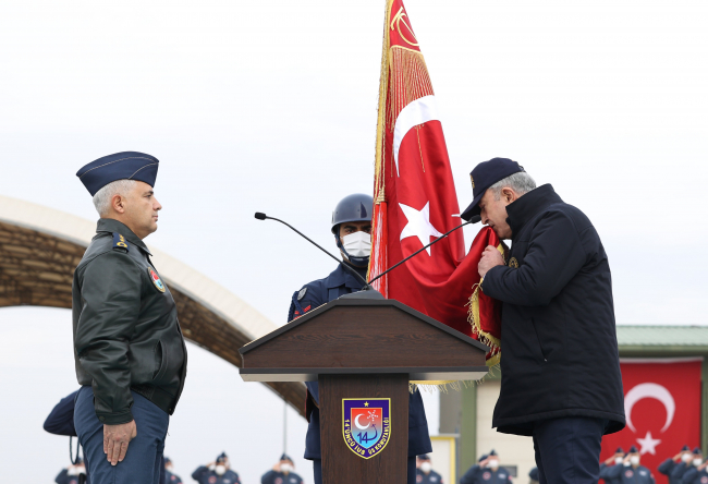 Akar'dan İHA Üssü'nden terörle mücadele mesajı: Çöküşü görüyoruz